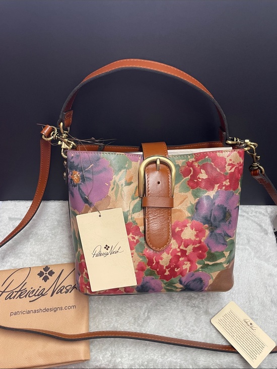 Patricia Nash Handbags - NWT Patricia Nash ‘Irving’ Bucket Crossbody